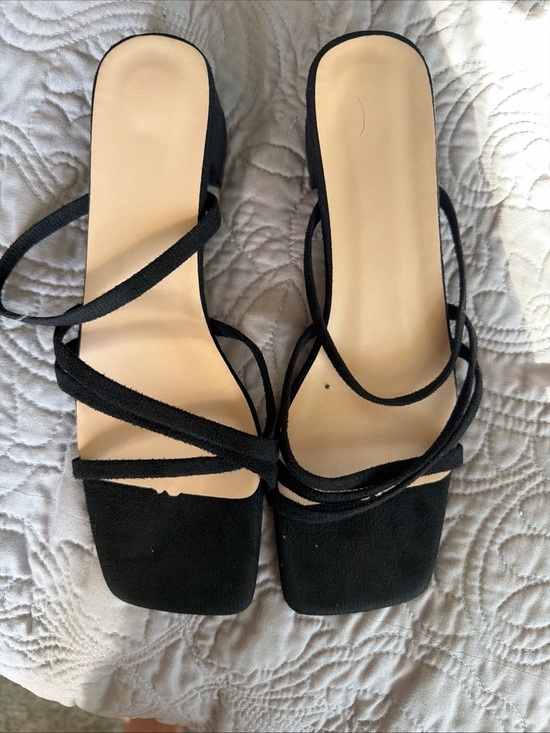 Shoes - New Women’s Black Strappy Square-Toe Heeled Sandals size 9
